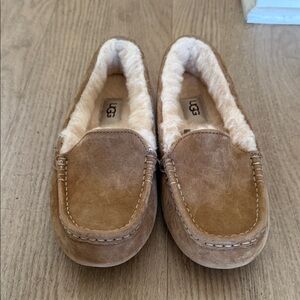 UGG Dakota Suede Shearling Slippers • Chestnut • Size 7